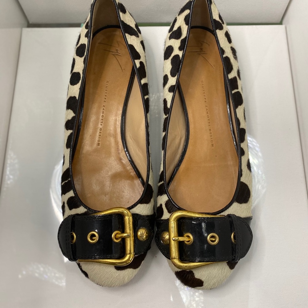 CowHide Giuseppe Flats